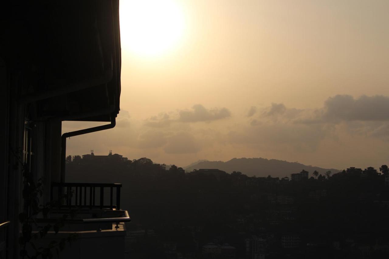 The Peak Pavilion Kandy Exterior photo